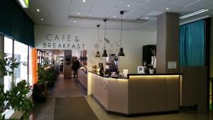 a cafe and breakfast counter in a store at Hotell Centralstation in Uppsala