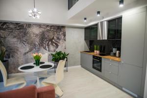 Kuchyň nebo kuchyňský kout v ubytování Nowoczesny apartament na Warmii i Mazurach z garażem + 35 fotografií