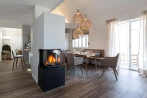 Φωτογραφία από το άλμπουμ του Reetdorf Geltinger Birk Künstlerkate Abendrot σε Nieby