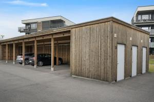 Photo de la galerie de l'établissement Moderne leilighet - nært flyplass - lader for elbil, à Råholt