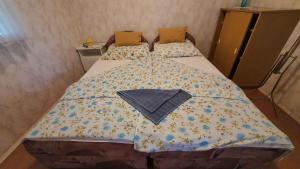 Posteľ alebo postele v izbe v ubytovaní Holiday home in Balatonfenyves 43110