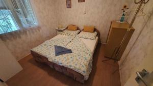 Posteľ alebo postele v izbe v ubytovaní Holiday home in Balatonfenyves 43110