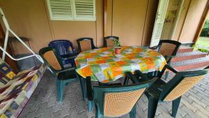 Nápoje v ubytovaní Holiday home in Balatonfenyves 43110