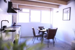 A seating area at Apartamentos BocairentHomes, en pleno centro de Bocairent, con pequeña piscina y parking privado