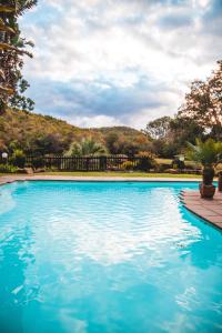 La alberca dentro o cerca de Bass Lake Country Lodge