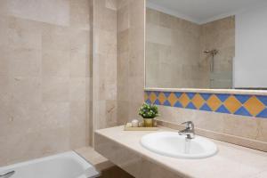 Zdjęcie z galerii obiektu Precioso Apartamento 3hab. cerca de Puerto Banus w Marbelli