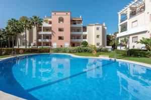 Zdjęcie z galerii obiektu Precioso Apartamento 3hab. cerca de Puerto Banus w Marbelli