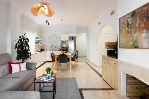 Zdjęcie z galerii obiektu Precioso Apartamento 3hab. cerca de Puerto Banus w Marbelli