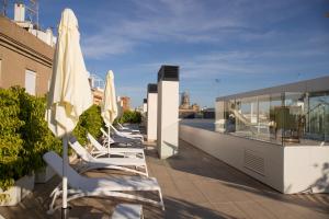 Ein Balkon oder eine Terrasse in der Unterkunft nQn Aparts & Suites Sevilla