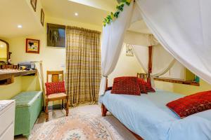 Voodi või voodid majutusasutuse Family Country Cottage with a private Valley View toas