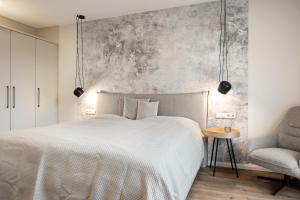 Postel nebo postele na pokoji v ubytování My Suite Leesch - Hotel & Restaurant nahe Büsum - Hunde herzlich willkommen