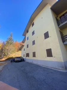 a car parked in a parking lot next to a building at Chicca nel cuore dell'Abetone in Abetone