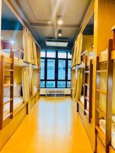 Palanda nebo palandy na pokoji v ubytování Daraya Hostel
