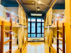 Palanda nebo palandy na pokoji v ubytování Daraya Hostel