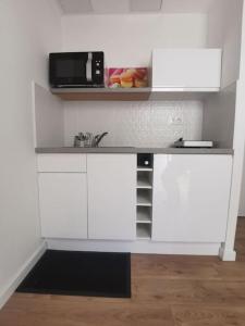 Kuchyňa alebo kuchynka v ubytovaní Maison neuve au calme à 2 pas du Mans et des 24h.