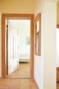 a hallway with an open door and a mirror at Hamburg-App-04 in Ahlbeck