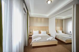 Postel nebo postele na pokoji v ubytování Laurus Motel Airport Tuzla
