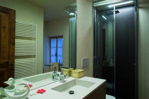 a bathroom with a sink and a mirror at Villa D'Or in Mel