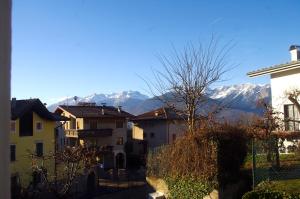 A general mountain view or a mountain view taken from a vendégházakat