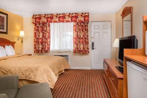Postel nebo postele na pokoji v ubytování Travelodge by Wyndham Klamath Falls
