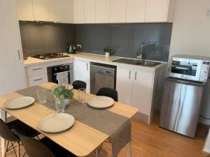 Køkken eller tekøkken på Affordable 2BR Apartment near Melbourne CBD