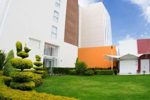 a garden in front of a building with a bunny statue at Bel Air Business Salamanca, Trademark by Wyndham in Salamanca