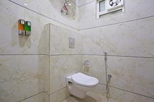 Ένα μπάνιο στο Hotel Decent Suites - Delhi Airport
