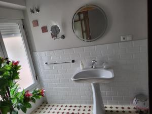 Kúpeľňa v ubytovaní Casa Santa María 2 con jardín y barbacoa