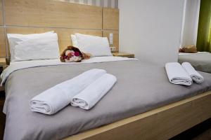 Postel nebo postele na pokoji v ubytování Laurus Motel Airport Tuzla
