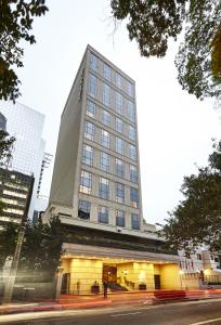 a tall building with a lot of windows at L'Hotel PortoBay São Paulo in Sao Paulo