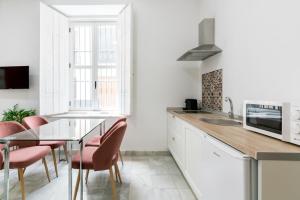 Kuchyň nebo kuchyňský kout v ubytování OleHousing-San Lorenzo