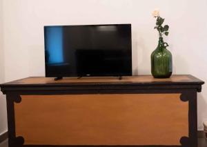 a table with a television and a vase with a flower at Holiday home in Vidovici - Insel Cres 43064 in Vidović