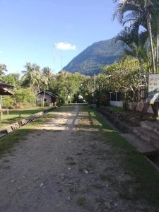an empty road with a mountain in the background at Lattanavongsa guesthouse and Bungalows in Muang Ngoy