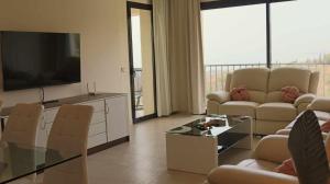 Televízia a/alebo spoločenská miestnosť v ubytovaní Marbella Resort, Samara By Houselogy