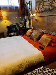 Postel nebo postele na pokoji v ubytování LU Suites