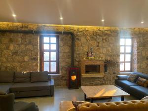 Kép Lovely Stonehouse with Pool and Backyard in Izmir szállásáról Gaziemirben a galériában