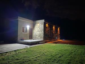 Kép Lovely Stonehouse with Pool and Backyard in Izmir szállásáról Gaziemirben a galériában