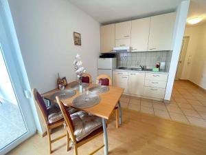Fotografie z fotogalerie ubytování Apartments in Dramalj 42928 v destinaci Dramalj