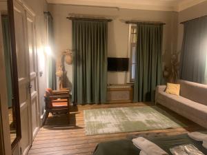 TV a/nebo společenská místnost v ubytování Berfinn Hotel Beşiktaş