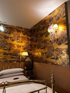 Postel nebo postele na pokoji v ubytování LU Suites