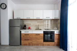 Η κουζίνα ή μικρή κουζίνα στο AndreeaHome +8 φωτογραφίες