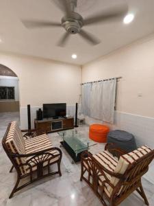 Fotografie z fotogalerie ubytování Cozy Spacious seremban Bangalow Taman Rasah 2085 v destinaci Seremban