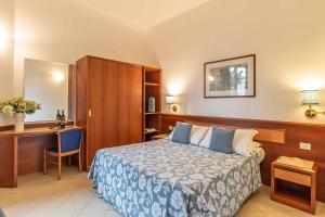 Postel nebo postele na pokoji v ubytování Hotel Bonifacio