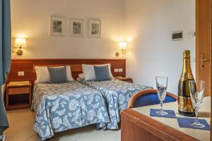 Postel nebo postele na pokoji v ubytování Hotel Bonifacio