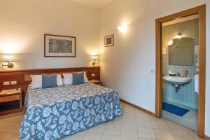 Postel nebo postele na pokoji v ubytování Hotel Bonifacio