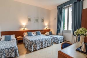 Postel nebo postele na pokoji v ubytování Hotel Bonifacio
