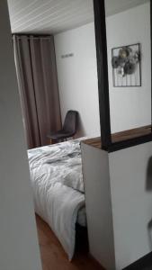 Postel nebo postele na pokoji v ubytování T1 à 10 minutes de la Rochelle