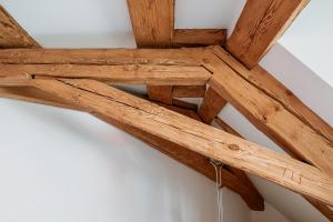 a wooden beam ceiling in a room at Bayerischer Hof Spalt in Spalt