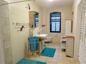 a bathroom with a shower and a toilet and a sink at Ferienanlage Waschbär Country in Templin