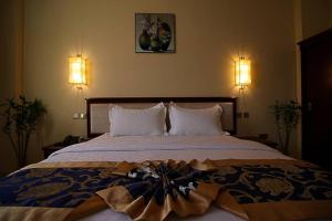 Letto o letti in una camera di Farah Hotel Apartment